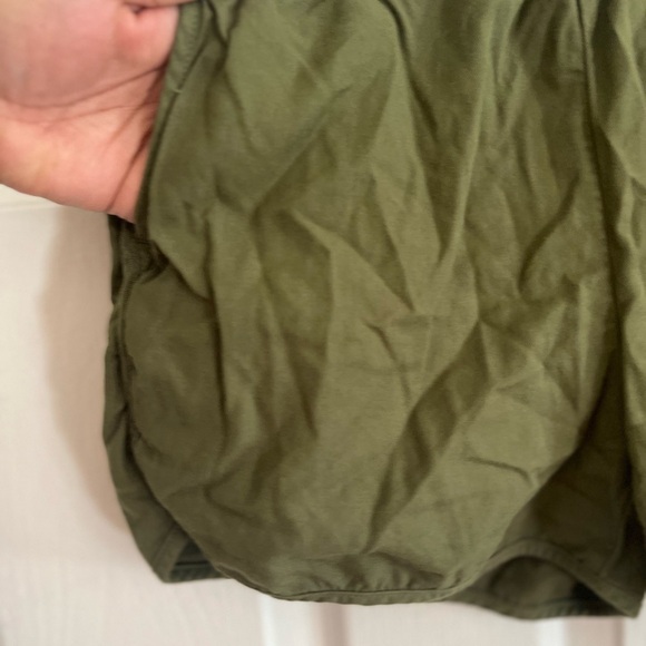 Women’s xsmall Madewell cotton shorts with pockets, Hunter green - Picture 3 of 5